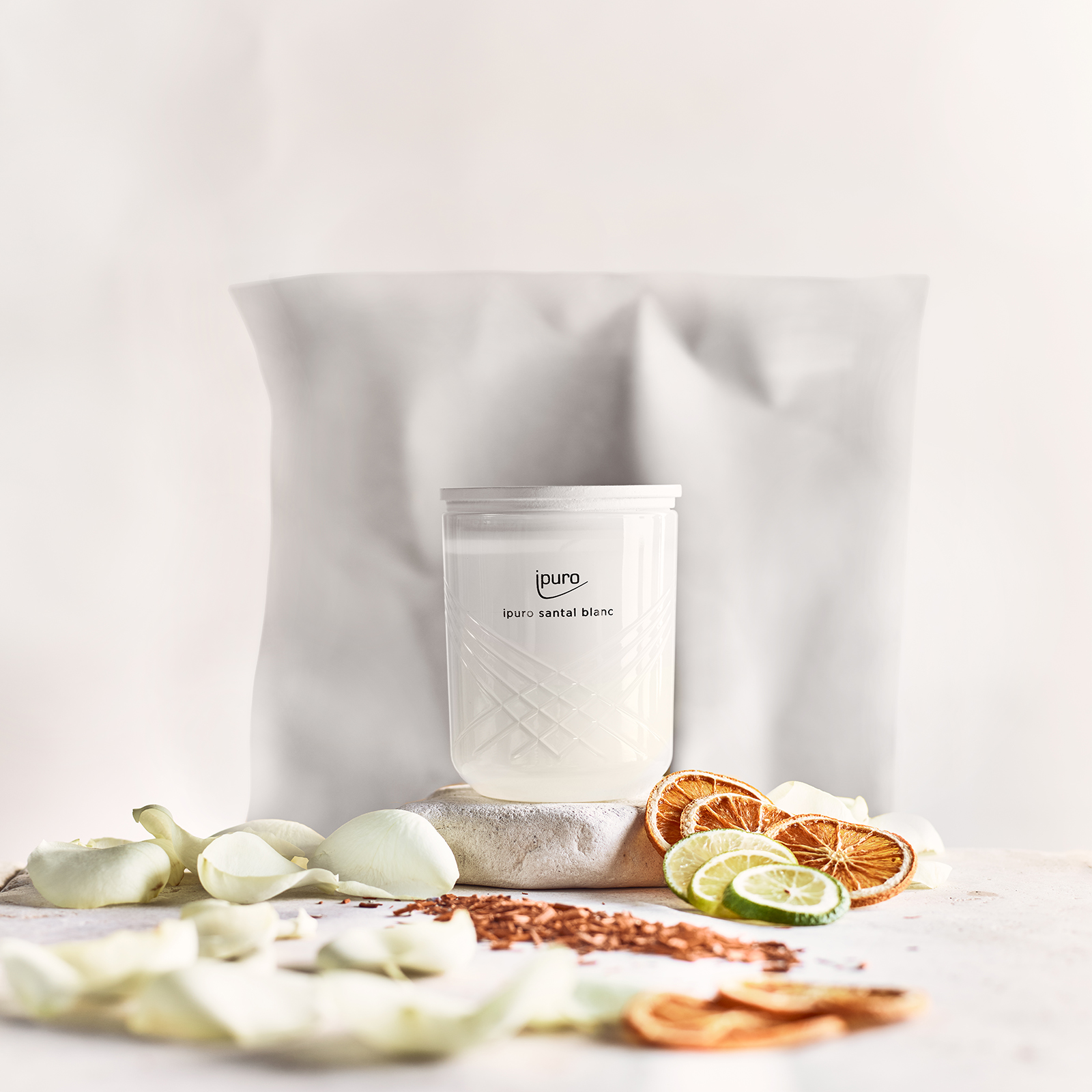 ipuro EXCLUSIVE Duftkerze Santal Blanc